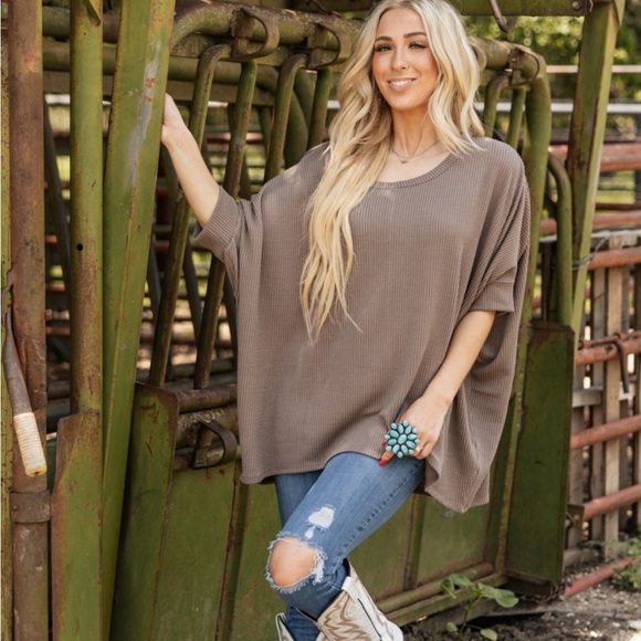 🎉 JUST ARRIVED 🎉 Ribbed Top - Picture 2 of 5